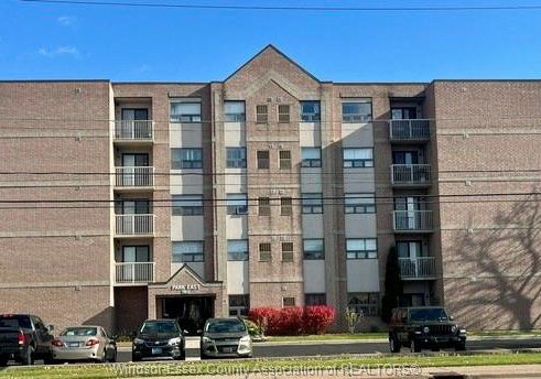 1160-lauzon-windsor-ontario-26013776