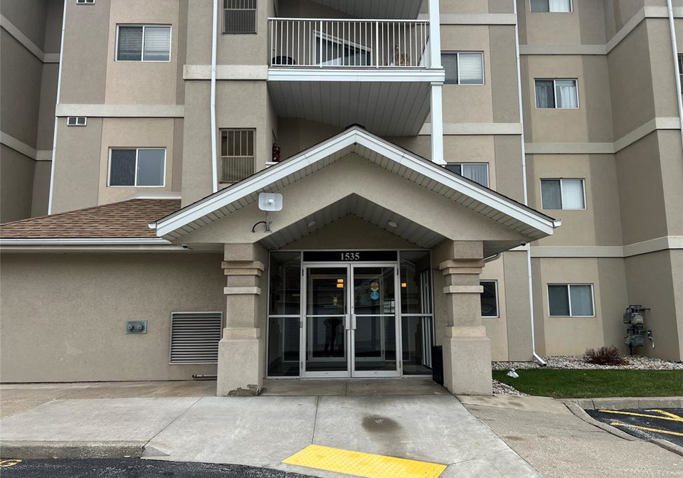 1535-grand-marais-road-west-windsor-ontario-26013777