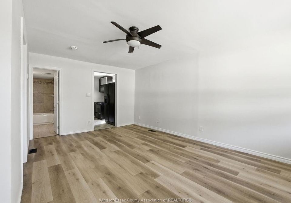 994-josephine-windsor-ontario-26013781