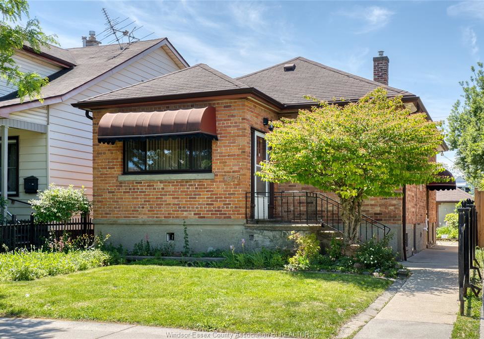1507-langlois-windsor-ontario-26013784