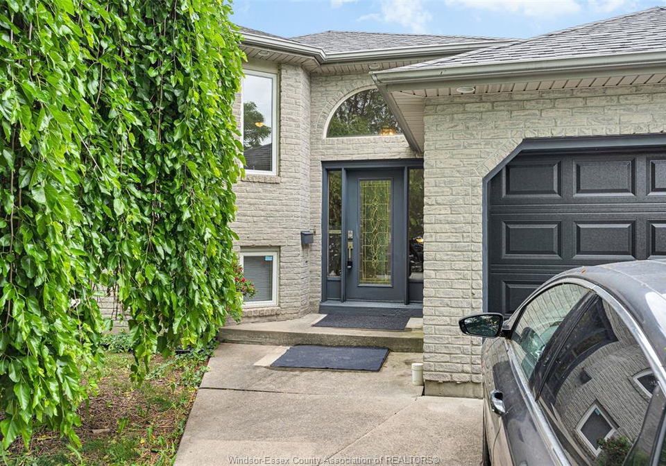 3438-treeline-court-windsor-ontario-26013789