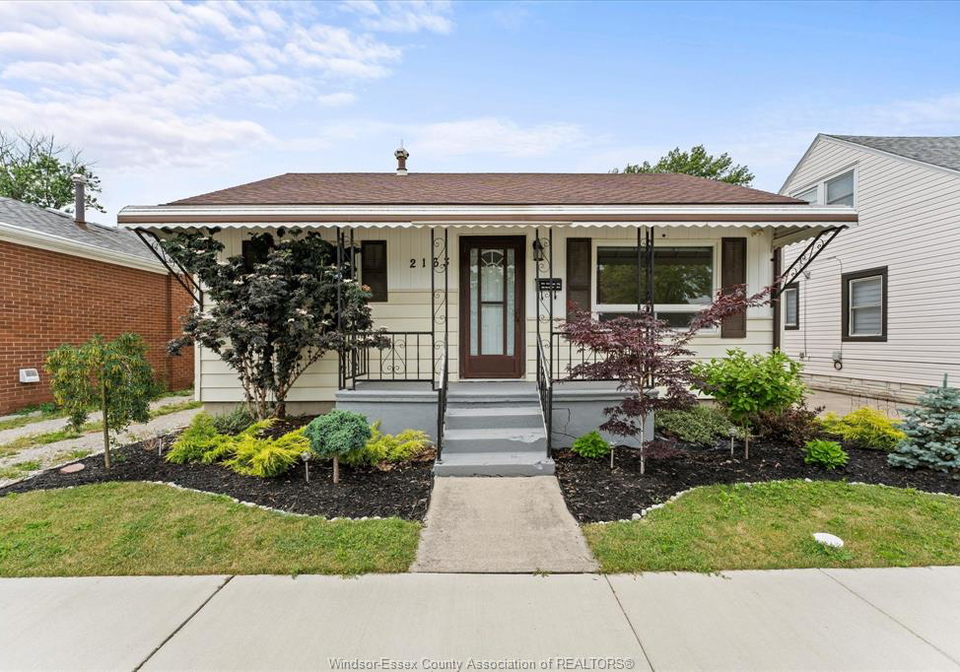 2163-wellesley-avenue-windsor-ontario-26013808