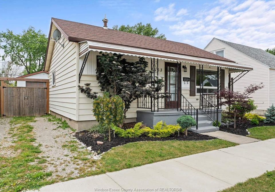 2163-wellesley-avenue-windsor-ontario-26013808
