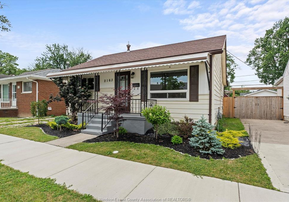 2163-wellesley-avenue-windsor-ontario-26013808