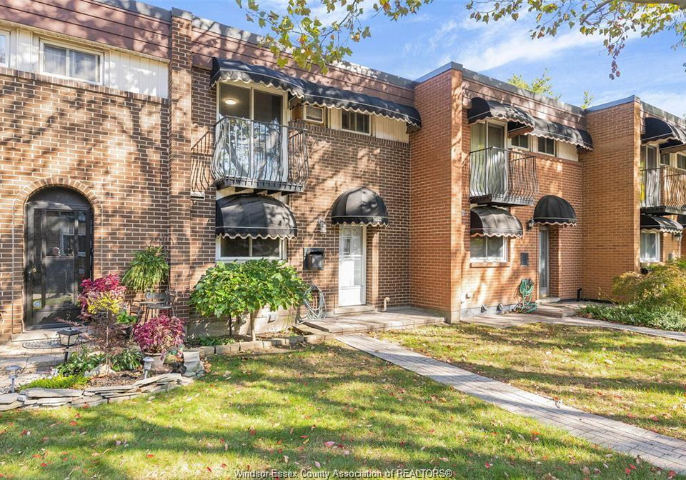 1622-eastgate-estate-windsor-ontario-26013834