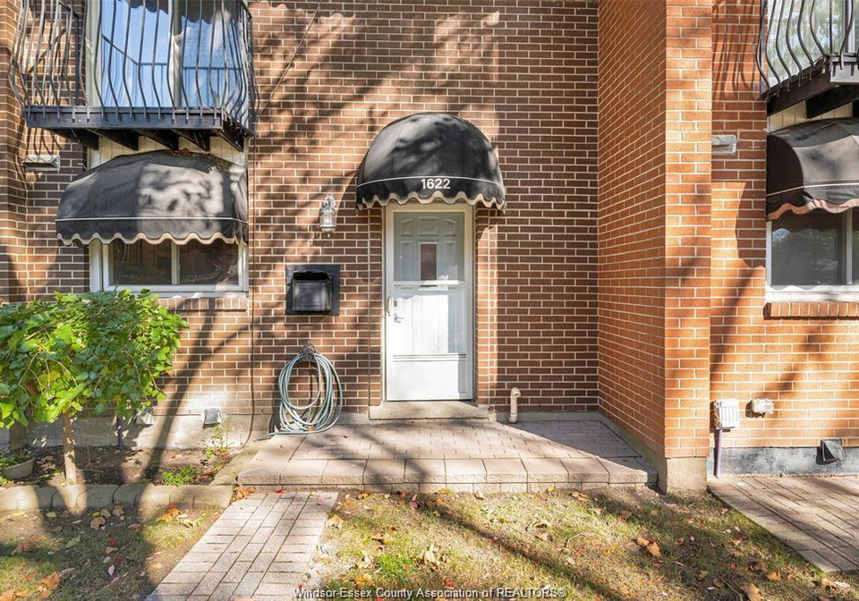 1622-eastgate-estate-windsor-ontario-26013834