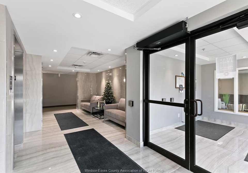 716-brownstone-tecumseh-ontario-26013836