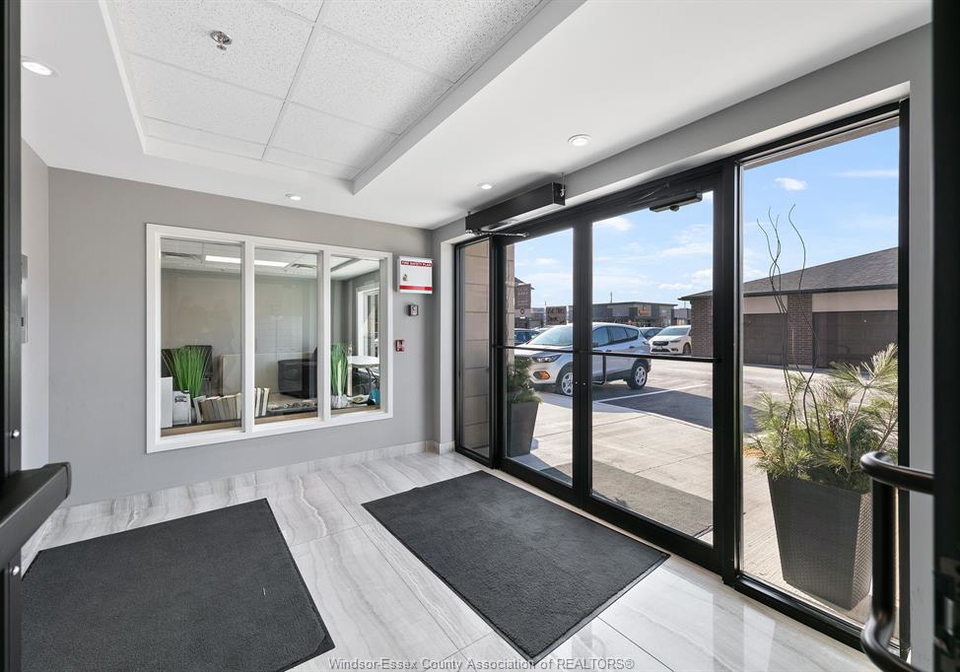 716-brownstone-tecumseh-ontario-26013842