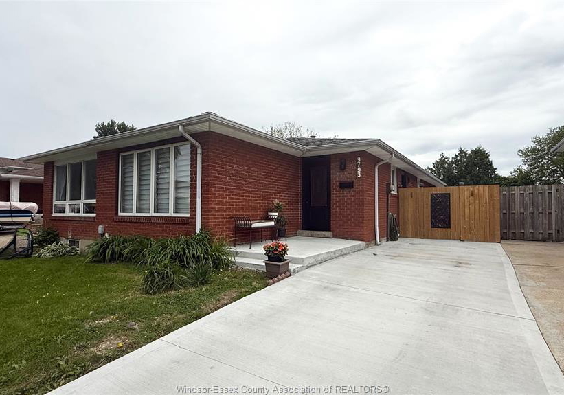 9793-lynngrove-crescent-windsor-ontario-26013859