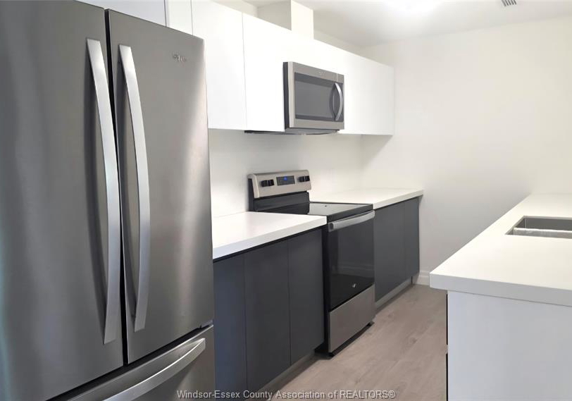 3290-stella-crescent-windsor-ontario-26013870