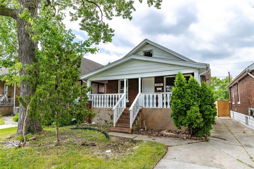 1025-curry-windsor-ontario-26013880