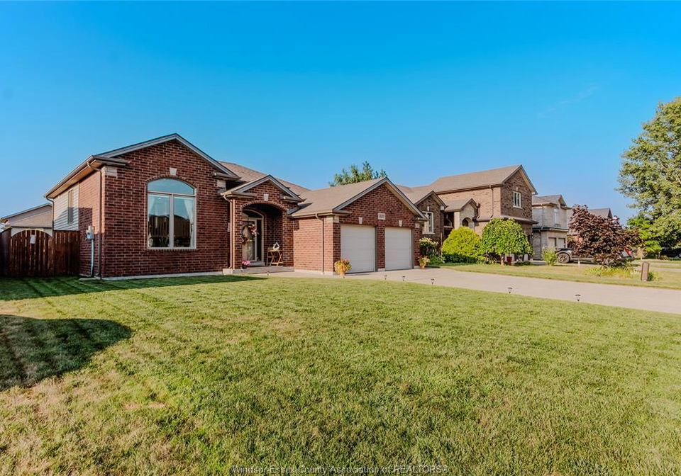 1429-oakwood-avenue-lakeshore-ontario-26013895