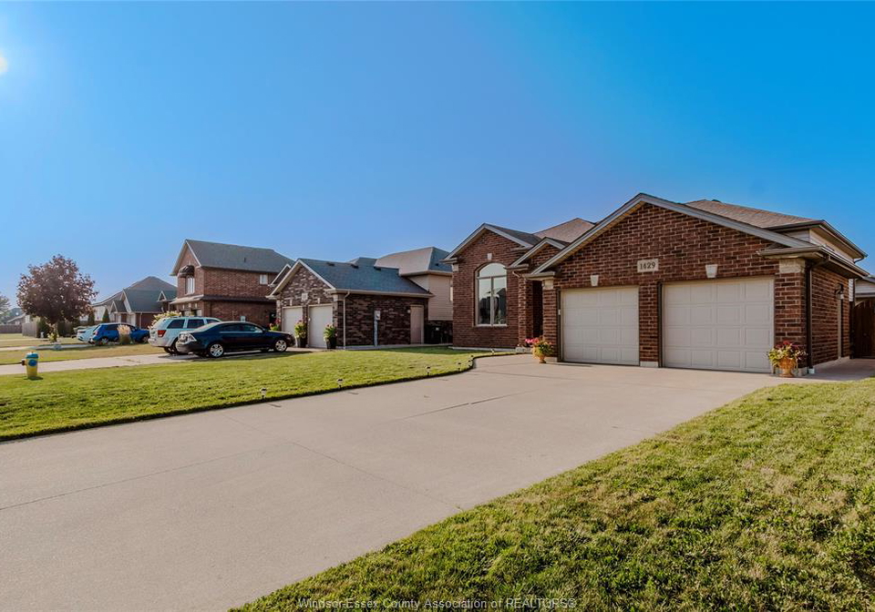 1429-oakwood-avenue-lakeshore-ontario-26013895