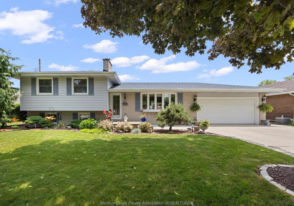 99-victoria-street-south-amherstburg-ontario-26013912