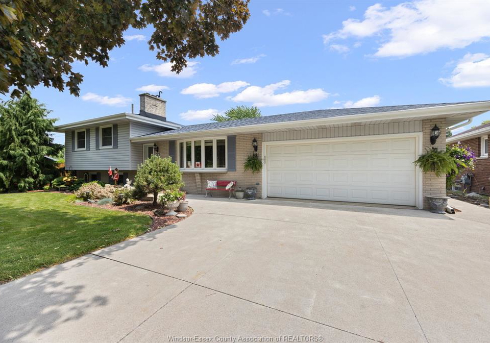 99-victoria-street-south-amherstburg-ontario-26013912