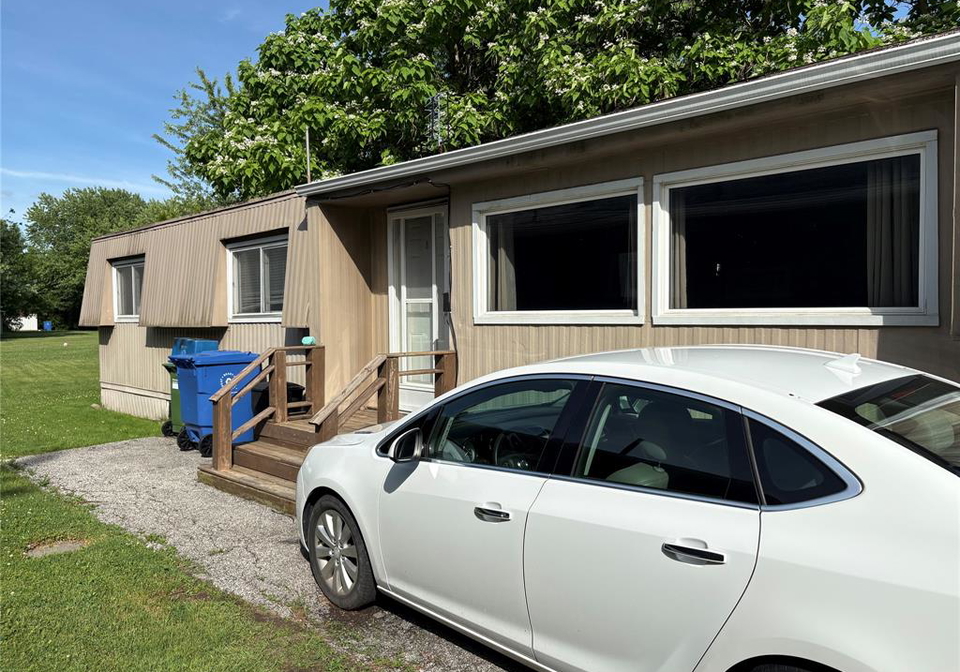 101-dana-essex-ontario-26013919