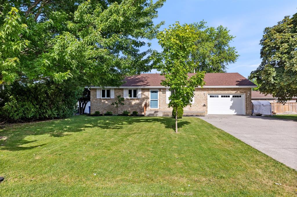 231-oak-street-lakeshore-ontario-26013956