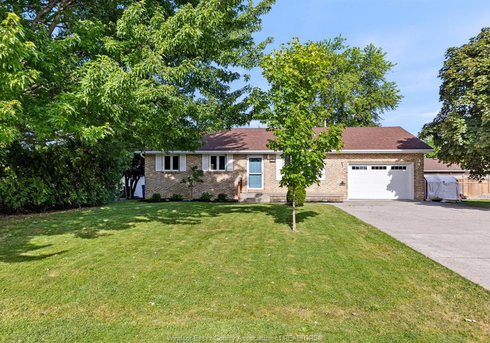 231-oak-street-lakeshore-ontario-26013956