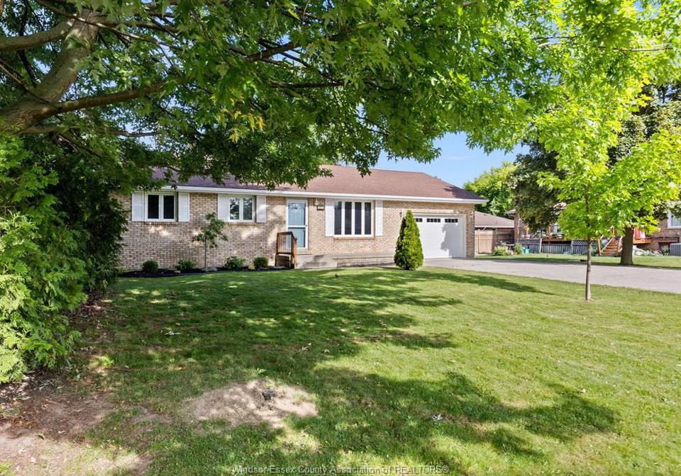 231-oak-street-lakeshore-ontario-26013956