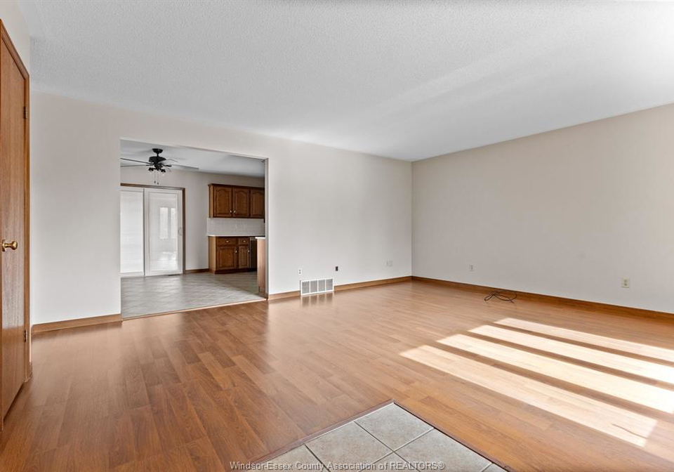 231-oak-street-lakeshore-ontario-26013956