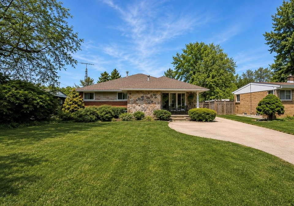 3740-dominion-windsor-ontario-26013961