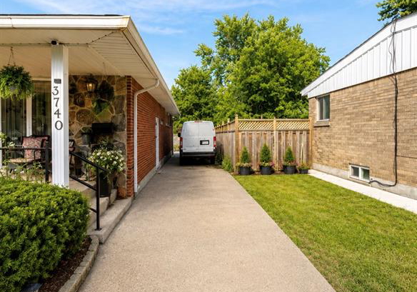 3740-dominion-windsor-ontario-26013961