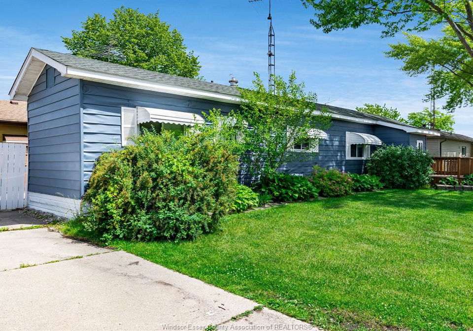 105-brooks-boulevard-lakeshore-ontario-26013975