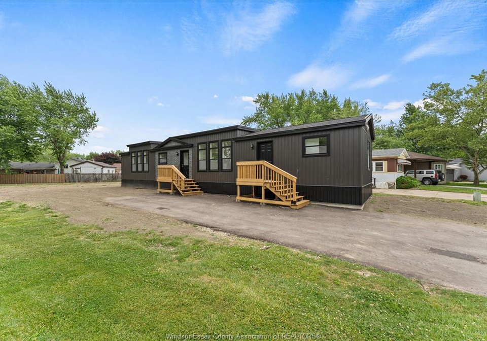14-dana-essex-ontario-26013976