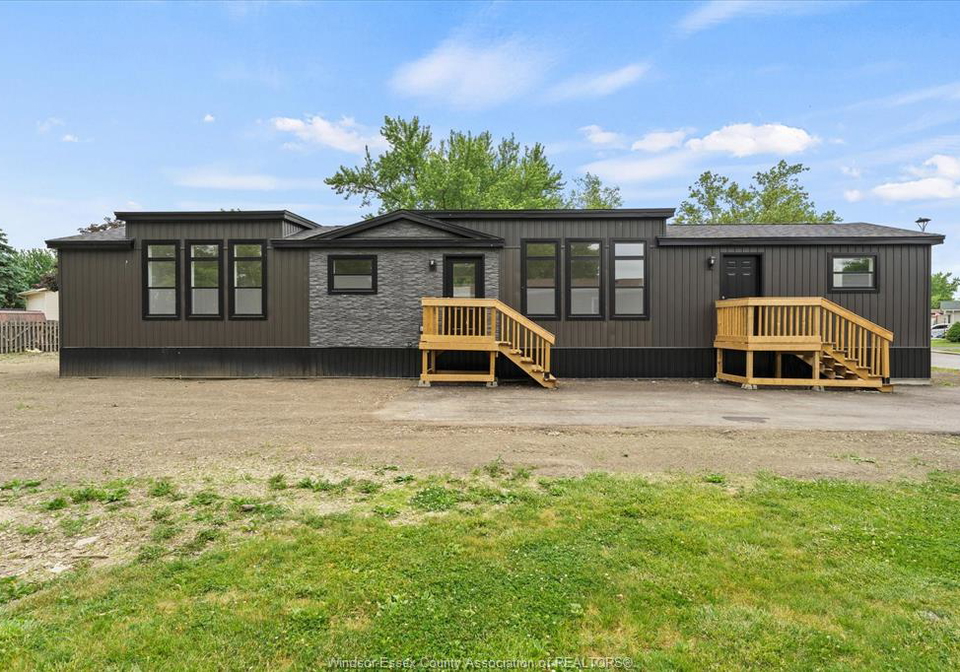 14-dana-essex-ontario-26013976