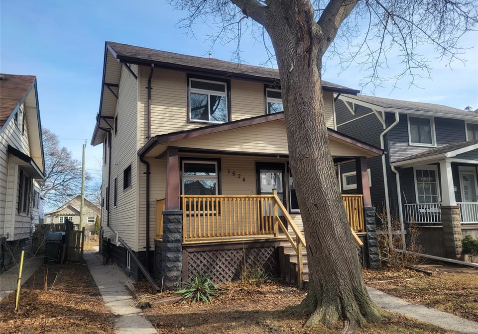 1524-lincoln-windsor-ontario-26013978