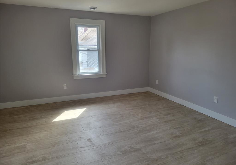 1524-lincoln-windsor-ontario-26013979