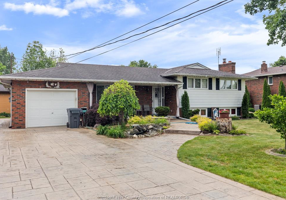 3325-baseline-road-windsor-ontario-26013986
