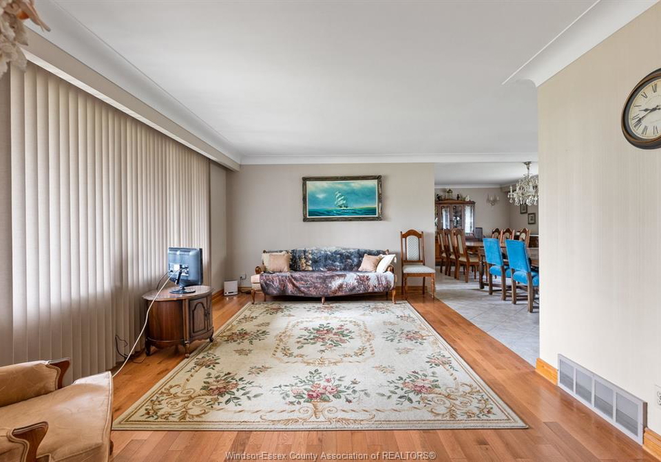 3325-baseline-road-windsor-ontario-26013986