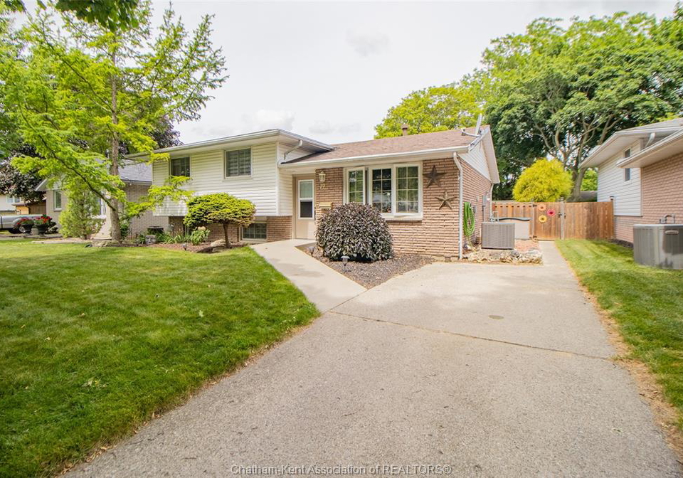 19-kirkcaldy-place-chatham-ontario-26014003