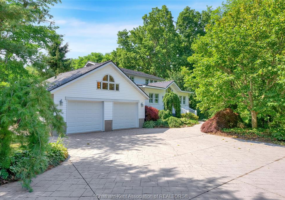 8274-talbot-trail-blenheim-ontario-26014056
