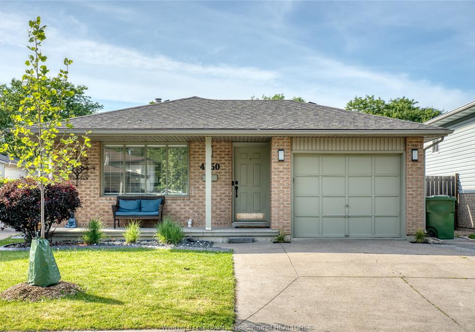 4570-theresa-place-windsor-ontario-26014060