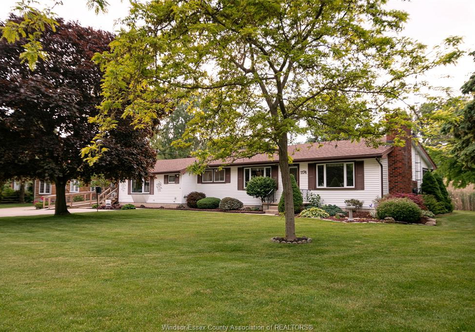 1174-heritage-road-kingsville-ontario-26014075