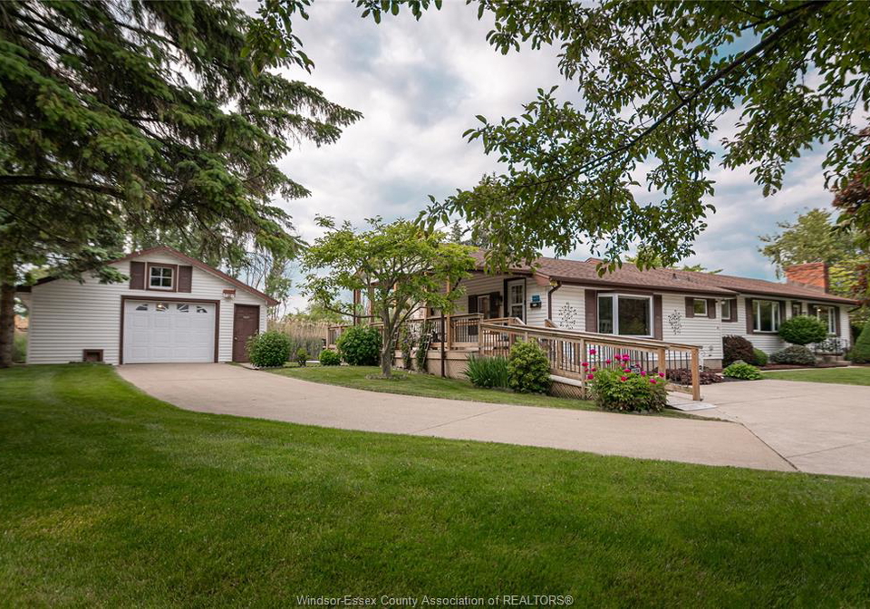 1174-heritage-road-kingsville-ontario-26014075