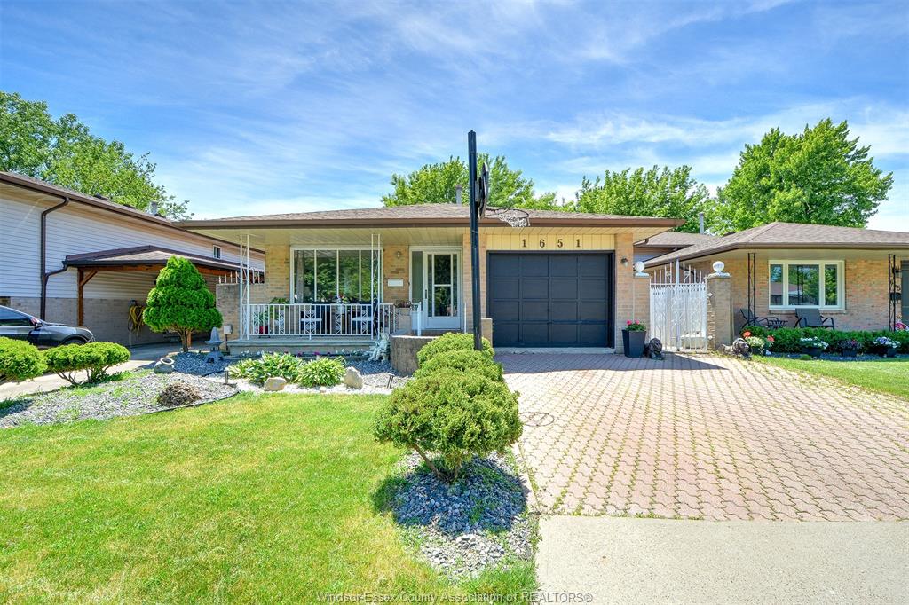 1651-courtland-windsor-ontario-26014080