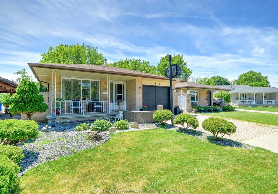 1651-courtland-windsor-ontario-26014080