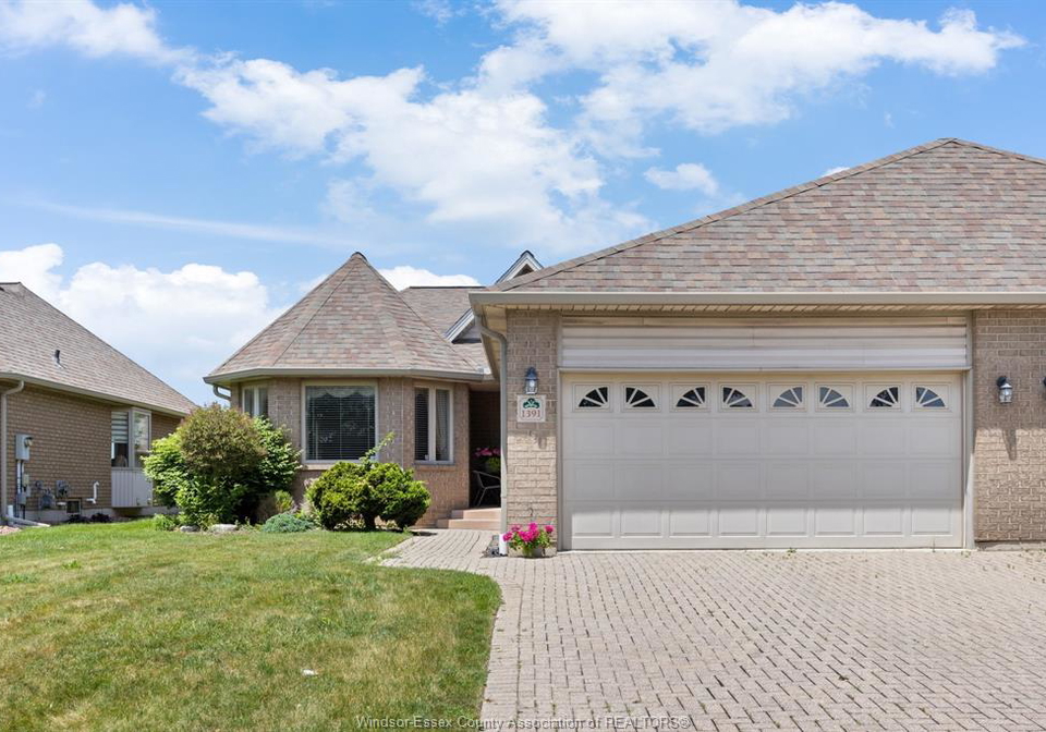 1391-imperial-windsor-ontario-26014097