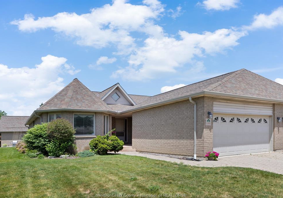 1391-imperial-windsor-ontario-26014097
