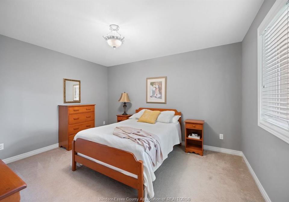 1391-imperial-windsor-ontario-26014097