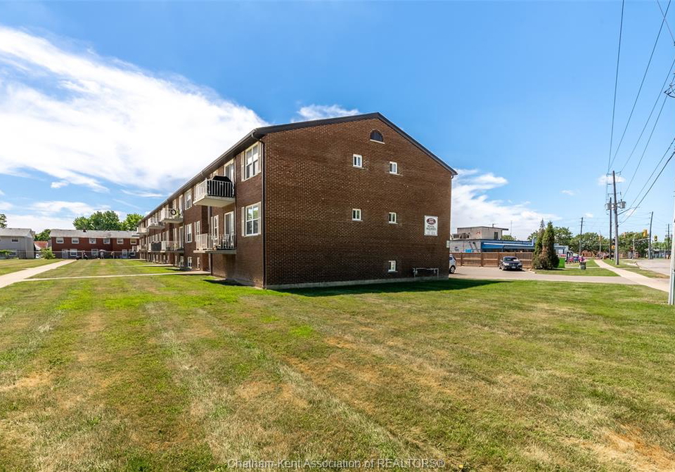 122-riverview-drive-chatham-ontario-26014100