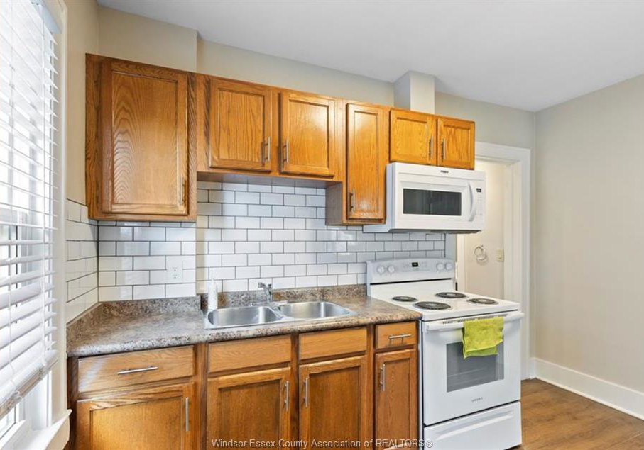 1332-dufferin-place-windsor-ontario-26014108