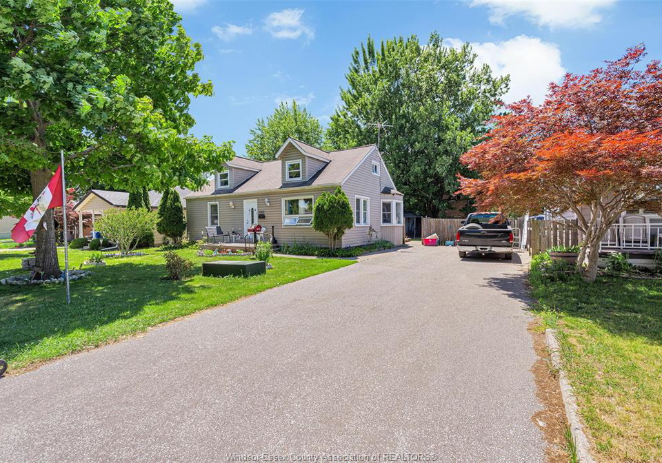 2377-arthur-windsor-ontario-26014112