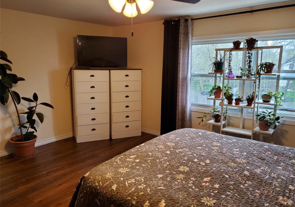 877-carleton-place-sarnia-ontario-26014116