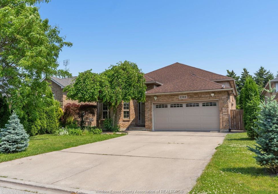 1544-imperial-crescent-windsor-ontario-26014121