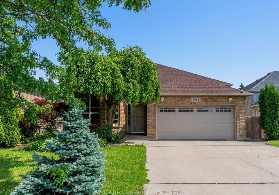 1544-imperial-crescent-windsor-ontario-26014121