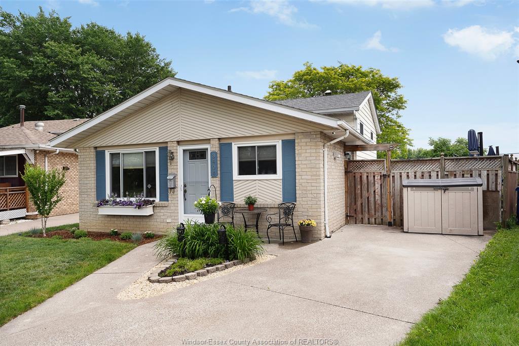 3404-hemlock-windsor-ontario-26014132